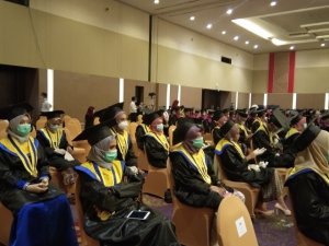 Enam Wisudawan Terbaik dapat Penghargaan dari Politeknik Informatika Nasional Makassar