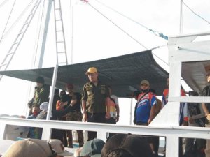 Bupati Pangkep Kunjungi Warganya di Pulau Terluar