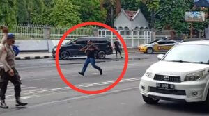 Detik-detik Penangkapan Pembusur Massa Aksi Tolak Kedatangan HRS di Makassar