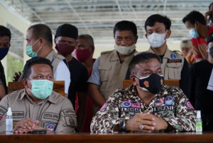 Kerja Sama TNI AU, Bantuan Bone Diangkut dengan Helikopter ke Pelosok Mamuju