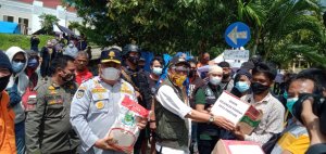 Taufan Pawe Serahkan Bantuan Pemkot Parepare ke Warga Sulbar Terdampak Bencana