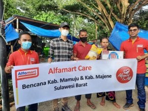 Peduli Sesama, Alfamart Serahkan Bantuan Korban Gempa Sulawesi Barat