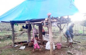 Tinggal di Bawah Tenda, Potret Kemiskinan di Barru