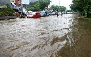 Lamban Tangani Banjir, Kepala Dissos dan BPBD Makassar Akui Kesalahan