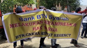 Merasa Ditipu, Warga Taeng Datangi Kantor Cabang BTN Syariah Makassar