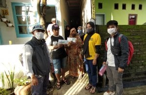 Yayasan Hadji Kalla Salurkan Bantuan Kartu BPJS Kesehatran ke Kaum Dhuafa di Makassar