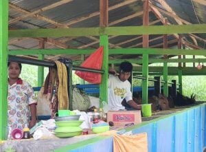 Trauma Gempa, Lima KK di Desa Ahu Mengungsi di Kandang Sapi