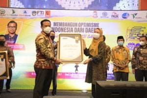 Kepala Daerah Peduli Media dan Pers, Indah Putri Indriani Dapat Penghargaan dari SMSI