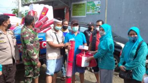 TPP PKK dan Dinas Sosial Sulsel Siapkan Dapur Umum di 2 Titik Pengungsi Banjir Makassar