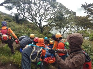 Pendaki Gunung Lompobattang yang Terjatuh dari Jurang Tiba di Posko Utama