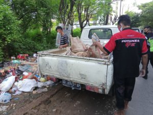 Buang Sampah Sembarangan, Dua Karyawan Dealer Mobil Terancam Tiga Bulan Penjara