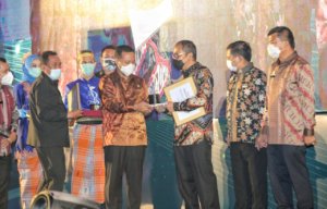 Raih Penghargaan 1 Ekonomi Kreatif Pinisi Award, Danny Siap Lanjutkan Pembangunan Makassar