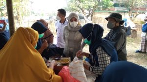 Tampil Beda di Hari Kartini, Suhartina Kunjungi Pengrajin Payet