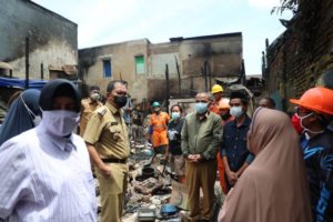 Perintahkan Satgas Kecamatan, Danny : Tolong, Bersihkn Puing-Puing Kebakaran