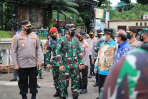 Kapolda Sulsel Dampingi Panglima TNI Cek Keamanan Gereja di Makassar