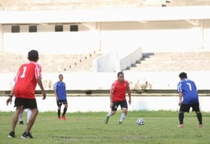 Danny Ikut Laga Sepak Bola Friendly Match Antara Tim Pemkot Lawan Legenda PSM