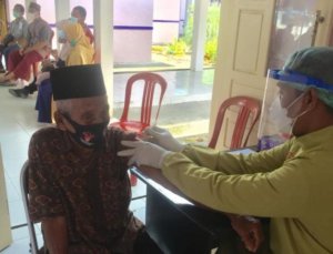 Suratemin, Lansia 85 Tahun Penerima Vaksin Tertua di Luwu Utara