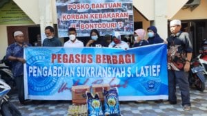 Tim UQ Pegasus Peduli Bantu Korban Kebakaran di Bontoduri Makassar