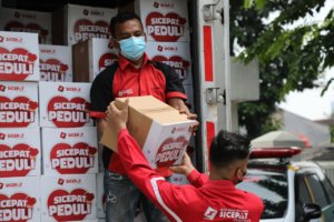 Sicepat Ekspres Donasikan 700 Paket Sembako Lewat Program #IndahnyaRamadhan Traktir Sembako