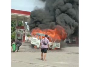 Terbakar di SPBU Barru, Satu Minibus Hangus