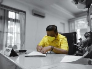 Diterima Oleh Anaknya Kembalikan Formulir, Fahsar Panggil “Siap Pak Ketua”