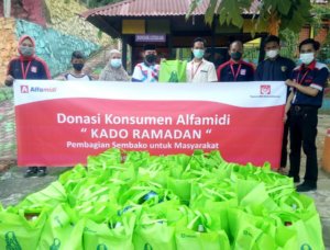 1.000 Paket Sembako Jadi Kado Ramadhan Untuk Konsumen