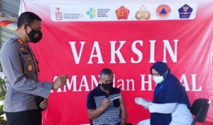 Pantau Vaksinasi, Kapolres Pangkep Targetkan Seribu Warga Divaksin Jelang HUT Bhayangkara ke-75