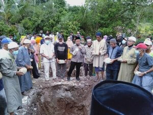 Menuju Enrekang Religius, Wakil Bupati Letakkan Batu Pertama Pembangunan Masjid Tua di Desa Sumbang