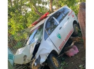 Ambulance Tabrak Pengendara Motor hingga Pohon Rambutan di Larompong