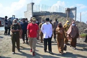 Didampingi Dollah Mando, Sudirman Sulaiman Pantau Pengerjaan Jembatan Penghubung Sidrap-Wajo