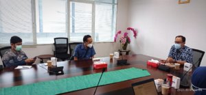 Direksi PD Pasar Presentasi Cara Kerja Baruga Pasar di Depan Deputi Direktur BI Perwakilan Sulsel