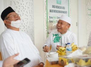 Rektor UNM Prof Husain Syam Jamu Komunitas Subuh Keliling Ustaz Das’ad di Masjid Nurul Ilmi