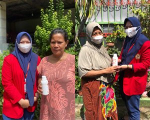 Mahasiswa KKN Unhas Ciptakan Pupuk Organik dari Limbah Air Cucian Beras
