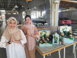 Berbagi Hadiah ke Rekan dan Keluarga Bersama Hamper Ied Qurban Gastros