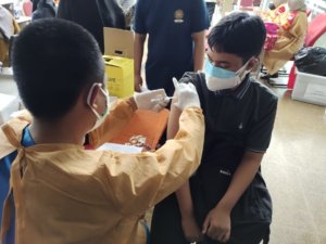 Bentuk Kekebalan Kelompok, Bosowa School Gelar Vaksinasi Untuk Siswa