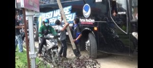Gara-gara TKA China, Massa Berunjuk Rasa hingga Sulitkan Petugas Partai Nasdem di Makassar