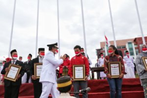 Di Hari HUT RI ke-76, Sembilan Tokoh di Makassar Diberi Penghargaan