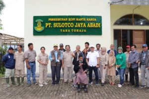 Politani Pangkep dan PT Sulotco Jaya Abadi Perkuat Kompetensi Budidaya Tanaman Kopi Organik