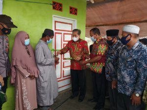 Bupati Sidrap Hadiri Penyerahan Bedah Rumah di Desa Teteaji