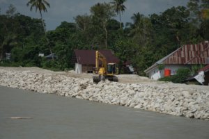 Tangani Sungai Masamba dan Radda, Pemerintah Pasang Urugan Batu