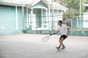 Ilham Azikin Isi Hari Libur dengan Bermain Tenis