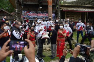 HDCI Indonesia Rally 2021 Serahkan Lima Ton Beras ke Pelaku Pariwisata Toraja, Korban Banjir Wajo dan Poso sultengm