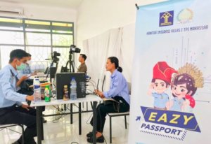 Imigrasi Makassar Layani 97 Pemohon Paspor di Sekolah Kapal Pesiar Duta Samudera Indonesia