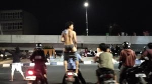 Konvoi Balap Liar di Makassar, Bonceng Tiga hingga Aksi Lepas Pakaian
