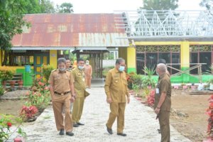 Dollah Mando Pantau Pelaksanaan Renovasi Sekolah di Panca Lautang