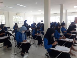 Tingkatkan Kualitas Bahasa Asing, Prodi Perpajakan Polibos Gelar Tes TOEFL