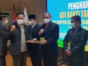 Amran Mahmud Satu-satunya Bupati di Sulsel Terima Penghargaan KTNA di Jakarta