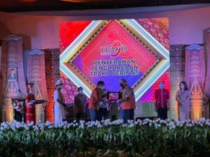 Pemkot Makassar Raih Penghargaan TPAKD Award 2021