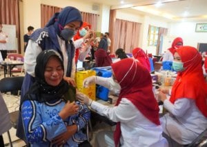 Moment Sumpah Pemuda, KSR PMI UMI Bersama Aliyah Mustika Gelar Vaksinasi Massal