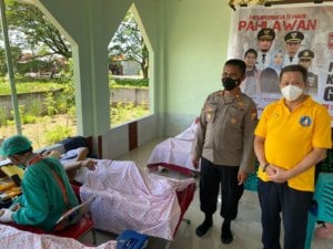Donor Darah di Polsek Bajeng, LC Makassar Satu Donasi Sembako